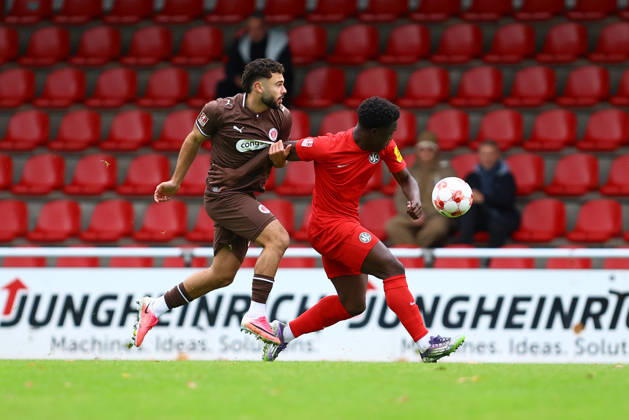 21 Kenan Aydin (FC St. Pauli U23), 19 Amoro Diedhiou (HSC Hannover) Fußball I Herren I Regionalliga Nord I Saison 2026-2027 I 13. Spieltag I FC St. Pauli U23 - HSC Hannover I 11.10.2026 I Edmund-Plambeck-Stadion