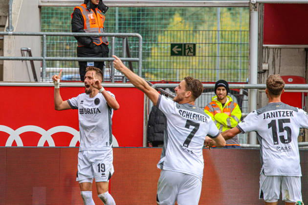 Jubel bei Florian Huebner (SV Wehen Wiesbaden, Nr.19) nach seinem Treffer zum 0:1 beim Spiel FC Ingolstadt 04 gegen SV Wehen Wiesbaden am 11.10.2026, DFB regulations prohibit any use of photographs as image sequences and or quasi-video. GER, Fussball, 3. Liga, Spieltag 8, FC Ingolstadt 04 gegen SV Wehen Wiesbaden, 11.10.2026, Audi Sportpark Ingolstadt Copyright: xEibner-Pressefoto OliverxSTRISCHx EP-OSH