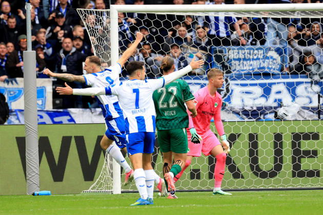 11.10.2026, DEU GER, Fussball , 2.Fussballbundesliga , Spieltag, Saison 2026 2027, Berliner Olympiastadion, Hertha BSC vs. Greuther Fuerth 1:0 durch Mads Pedersen ( Hertha BSC Berlin 22 ), Jubel, jubelt, Freude, Glueck, gluecklich, positive Emotionen, Gustaf Nilsson ( Hertha BSC Berlin 9 ), Josip Brekalo ( Hertha BSC Berlin 7 ), FLORIAN HELLSTERN ( Greuther Fuerth 1 ), Jannis Heuer ( Greuther Fuerth 22 ) 2. Liga: DFB DFL regulations prohibit any use of photographs as image sequences and or quasi-video) nordphoto GmbH Engler Berlin Berliner Olympiastadion Berlin Deutschland Copyright: xNordphotox xEnglerx