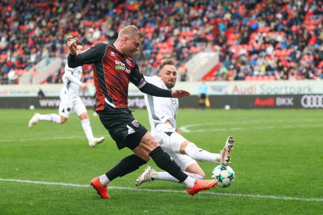 Ingolstadt, Deutschland 11. Oktober 2026: 3. Liga - 2026 2027 - 8. Spieltag - FC Ingolstadt 04 gegen SV Wehen Wiesbaden Im Bild: v. li. im Zweikampf Lars Lokotsch (FCI) und Florian Hübner Huebner (SVWW) DFB DFL regulations prohibit any use of photographs as image sequences and or quasi-video Copyright: xFotostandx xSchäferx
