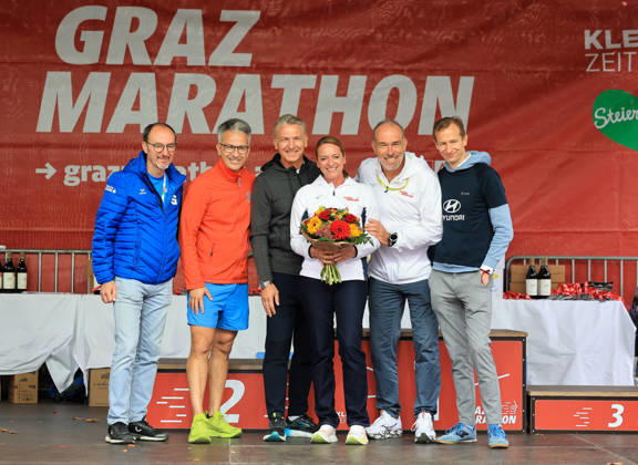 RUNNING - Graz Marathon 2026 GRAZ,AUSTRIA,11.OCT.26 - RUNNING - Graz Marathon. Image shows Michael Gradischnig (Steiermaerkische Sparkasse),sports councilor Kurt Hohensinner (Graz), Michael Witsch (Wiener Staedtische), Xenia Daum (Kleine Zeitung), Michael Kummerer (Graz Marathon) and Roland Punzengruber (Hyundai) .  GEPAxpictures xWolfgangxGrebien