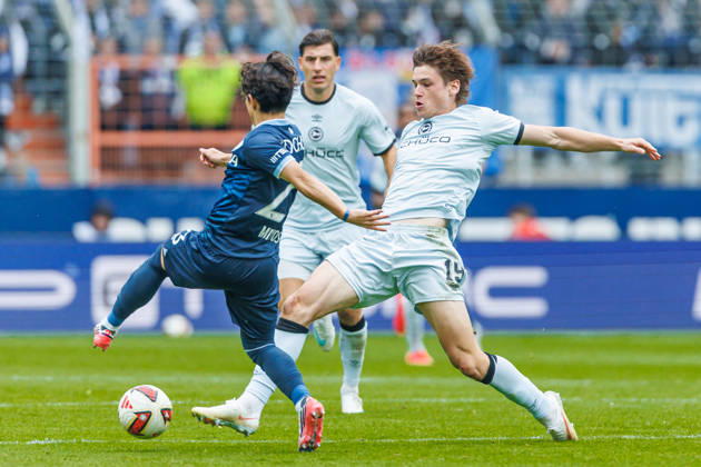 Koji Miyoshi (VfL Bochum) und Maximilian Grosser (DSC Arminia Bielefeld) im Zweikampf waehrend des Spiels der 2. Bundesliga zwischen VfL Bochum und Arminia Bielefeld, Ruhrstadion am 11. October 2026 in Bochum, Deutschland. (Foto von Mario Hommes DeFodi Images) +++ Koji Miyoshi (VfL Bochum) und Maximilian Grosser (DSC Arminia Bielefeld) battle for the ball during the 2nd Bundesliga match between VfL Bochum and Arminia Bielefeld at Vonovia Ruhrstadion on October 11, 2026 in Bochum, Germany. (Photo by Mario Hommes DeFodi Images) DFB DFL REGULATIONS PROHIBIT ANY USE OF PHOTOGRAPHS AS IMAGE SEQUENCES AND OR QUASI-VIDEO. (Photo by Mario Hommes DeFodi Images) -