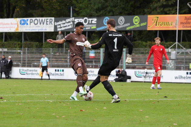 Fußball I Herren I Saison 2026 2027 I Regionalliga Nord I 13.Spieltag I FC St.Pauli II - HSC Hannover I 11.10.2026 Jack Wardius (19, FC St.Pauli II) Bastian Fielsch (1, HSC Hannover) Norderstedt Edmund Plambeck Stadion Schleswig-Holstein Deutschland Copyright: xLobeca RalfxHomburgx