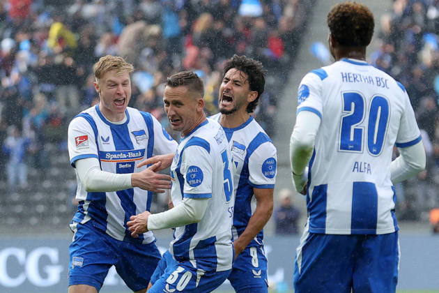 11.10.2026, xtgx, Fussball 2.Bundesliga, Hertha BSC Berlin - SpVgg Greuther Fuerth v.l. Torjubel nach dem Tor zum celebrating the goal celebrate 2:0 durch Paul Seguin (Hertha BSC Berlin) (DFL DFB REGULATIONS PROHIBIT ANY USE OF PHOTOGRAPHS as IMAGE SEQUENCES and or QUASI-VIDEO) Berlin