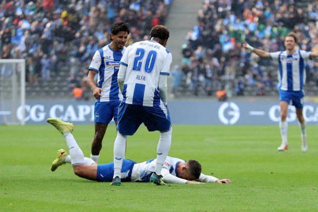 11.10.2026, xtgx, Fussball 2.Bundesliga, Hertha BSC Berlin - SpVgg Greuther Fuerth v.l. Torjubel nach dem Tor zum celebrating the goal celebrate 2:0 durch Paul Seguin (Hertha BSC Berlin) (DFL DFB REGULATIONS PROHIBIT ANY USE OF PHOTOGRAPHS as IMAGE SEQUENCES and or QUASI-VIDEO) Berlin