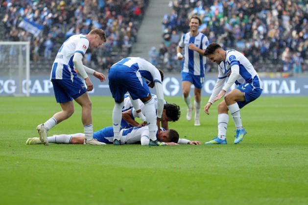 11.10.2026, xtgx, Fussball 2.Bundesliga, Hertha BSC Berlin - SpVgg Greuther Fuerth v.l. Torjubel nach dem Tor zum celebrating the goal celebrate 2:0 durch Paul Seguin (Hertha BSC Berlin) (DFL DFB REGULATIONS PROHIBIT ANY USE OF PHOTOGRAPHS as IMAGE SEQUENCES and or QUASI-VIDEO) Berlin