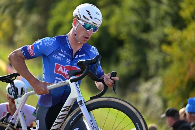 Belgium s Niels Vandeputte pictured in action during the men elite race of the Mosselcross cyclocross cycling event, on Sunday 11 October 2026, in Dendermonde, the first race (out of 7) of the HG Cross competition. DAVIDxPINTENS  x189448492x