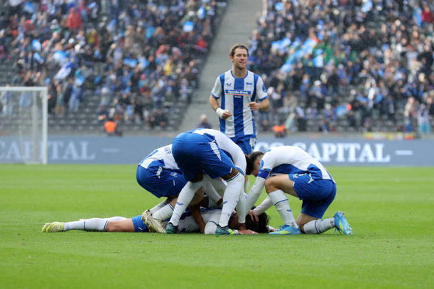 11.10.2026, xtgx, Fussball 2.Bundesliga, Hertha BSC Berlin - SpVgg Greuther Fuerth v.l. Torjubel nach dem Tor zum celebrating the goal celebrate 2:0 durch Paul Seguin (Hertha BSC Berlin) (DFL DFB REGULATIONS PROHIBIT ANY USE OF PHOTOGRAPHS as IMAGE SEQUENCES and or QUASI-VIDEO) Berlin
