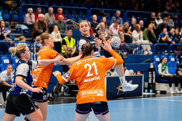 HSG Blomberg-Lippe (GER) vs. Odense Handbold (DEN), Handball, EHF Champions League Women, Gruppenphase, 11.10.2026, Saision 2026 2027, Lemgo Isabelle Axmann (HSG Blomberg-Lippe, 11) im Torwurf Lemgo Phoenix Contact Arena Deutschland