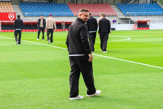 Fussball: Liechtenstein: Brack Super League 2026 2027 - 10. Spieltag, 11.10.2026, 16:30 Uhr - FC Vaduz vs. FC Basel 1893 - Rheinpark Stadion (Vaduz, Liechtenstein); Xherdan Shaqiri läuft zum ersten Mal in dieser Saison ins Stadion hinein. Vaduz Rheinparkstadion Vaduz Liechtenstein Copyright: xAmiirxAmedjouax