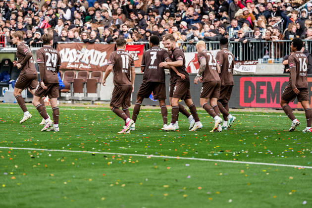 Deutschland: Fußball 2. Bundesliga 2026 27, 7. Spieltag FC St. Pauli vs Karlsruher SC Millerntor-Stadion (Hamburg St. Pauli): Tor zum 2:0 durch Lars Ritzka (FC St. Pauli, 21), Jubel, Emotion Copyright: xStefanxTrochax