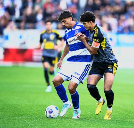 2026-10-11 VriendenLoterij Eredivisie: PEC Zwolle v SC Cambuur ZWOLLE, NETHERLANDS - OCTOBER 11: Koen Kostons of PEC Zwolle and Ismaël Baouf of SC Cambuur during the VriendenLoterij Eredivisie match between PEC Zwolle and SC Cambuur at Mac3Park Stadion on October 11, 2026 in Zwolle, Netherlands. Zwolle Mac3Park Stadion Netherlands Content not available for redistribution in The Netherlands directly or indirectly through any third parties. Copyright: xAndrexWeeningx