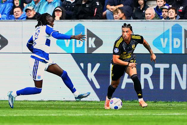 2026-10-11 VriendenLoterij Eredivisie: PEC Zwolle v SC Cambuur ZWOLLE, NETHERLANDS - OCTOBER 11: Ibrahim Cissoko of PEC Zwolle and Devid Eugene Bouah of SC Cambuur during the VriendenLoterij Eredivisie match between PEC Zwolle and SC Cambuur at Mac3Park Stadion on October 11, 2026 in Zwolle, Netherlands. Zwolle Mac3Park Stadion Netherlands Content not available for redistribution in The Netherlands directly or indirectly through any third parties. Copyright: xAndrexWeeningx