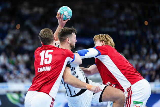 Dominik Axmann (Handball Club Hamburg, 15), Harald Reinkind (THW Kiel, 06), Martin Hovde (Handball Club Hamburg, 81) GER, THW Kiel vs. Handball Club Hamburg, Handball, 1. Bundesliga, Spieltag 8, Saison 2026 2027, 11.10.2026 GER, THW Kiel vs. Handball Club Hamburg, Handball, 1. Bundesliga, Spieltag 8, Saison 2026 2027, 11.10.2026 Kiel Copyright: xEibner-Pressefoto MarcelxvonxFehrnx EP_MFN