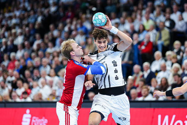 Einar Olafsson (Handball Club Hamburg, 23), Julian Köster (THW Kiel, 07) GER, THW Kiel vs. Handball Club Hamburg, Handball, 1. Bundesliga, Spieltag 8, Saison 2026 2027, 11.10.2026 GER, THW Kiel vs. Handball Club Hamburg, Handball, 1. Bundesliga, Spieltag 8, Saison 2026 2027, 11.10.2026 Kiel Copyright: xEibner-Pressefoto MarcelxvonxFehrnx EP_MFN