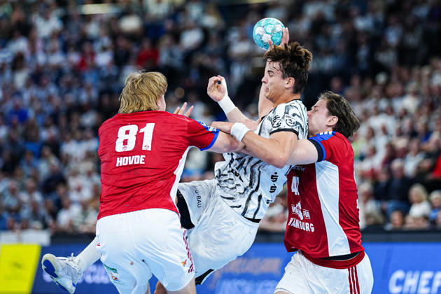 Martin Hovde (Handball Club Hamburg, 81), Julian Köster (THW Kiel, 07), Jan-Chirstian Schmidt (Handball Club Hamburg, 42) GER, THW Kiel vs. Handball Club Hamburg, Handball, 1. Bundesliga, Spieltag 8, Saison 2026 2027, 11.10.2026 GER, THW Kiel vs. Handball Club Hamburg, Handball, 1. Bundesliga, Spieltag 8, Saison 2026 2027, 11.10.2026 Kiel Copyright: xEibner-Pressefoto MarcelxvonxFehrnx EP_MFN