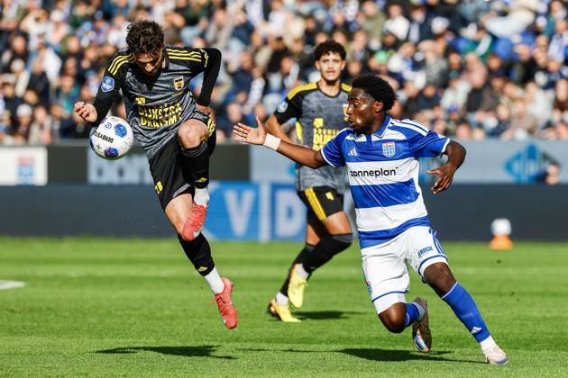 ZWOLLE - Morgan Costarelli of SC Cambuur, Dylan Mbayo of PEC Zwolle (lr) during the Dutch Eredivisie match between PEC Zwolle and Cambuur at the MAC3Park stadium on October 11, 2026 in Zwolle, the Netherlands. VINCENT JANNINK ANP Eredivisie 2026 27 xVIxANPxSportx xxANPxIVx 572129705 originalFilename: 572129705.jpg
