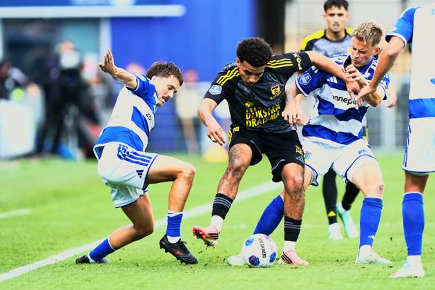 2026-10-11 VriendenLoterij Eredivisie: PEC Zwolle v SC Cambuur ZWOLLE, NETHERLANDS - OCTOBER 11: Ryan Thomas and Simon Graves of PEC Zwolle and Rafik El Arguioui of SC Cambuur during the VriendenLoterij Eredivisie match between PEC Zwolle and SC Cambuur at Mac3Park Stadion on October 11, 2026 in Zwolle, Netherlands. Zwolle Mac3Park Stadion Netherlands Content not available for redistribution in The Netherlands directly or indirectly through any third parties. Copyright: xAndrexWeeningx