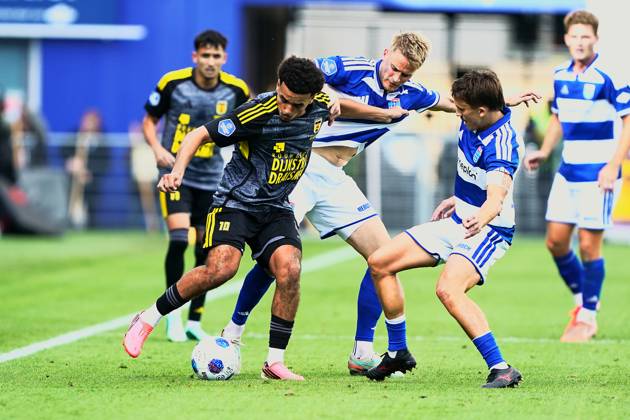 2026-10-11 VriendenLoterij Eredivisie: PEC Zwolle v SC Cambuur ZWOLLE, NETHERLANDS - OCTOBER 11: Rafik El Arguioui of SC Cambuur and Simon Graves and Ryan Thomas of PEC Zwolle during the VriendenLoterij Eredivisie match between PEC Zwolle and SC Cambuur at Mac3Park Stadion on October 11, 2026 in Zwolle, Netherlands. Zwolle Mac3Park Stadion Netherlands Content not available for redistribution in The Netherlands directly or indirectly through any third parties. Copyright: xAndrexWeeningx