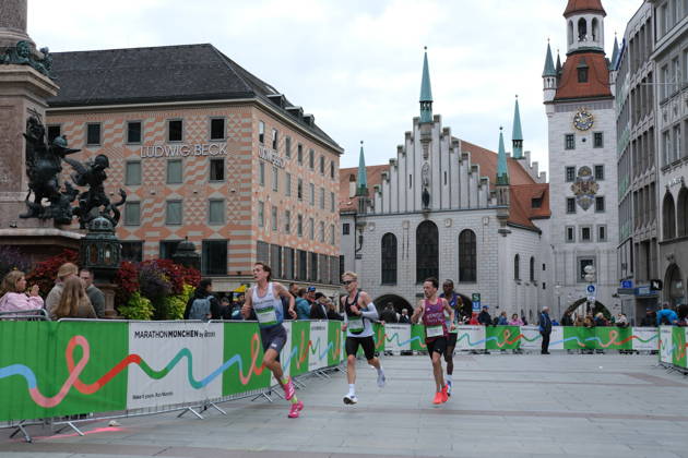 Munich Marathon 2026 MUNICH, GERMANY - OCTOBER 11: Runners pass through Marienplatz with the Altes Rathaus in the background during the 2026 Munich Marathon in Munich, Germany on October 11, 2026. Merve Goettl Anadolu Munih Germany. Editorial use only. Please get in touch for any other usage.  Copyright: x2026xAnadoluxMervexGoettlx