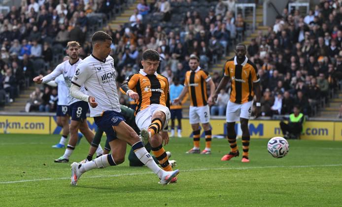 Brennan Johnson of Everton scores the team s first goal but it is disallowed for offside Hull City v Everton, Premier League, Football, MKM Stadium, Hull, UK - 11 Oct 2026Hull MKM Stadium United Kingdom EDITORIAL USE ONLY No use with unauthorised audio, video, data, fixture lists, club league logos or live services. Online in-match use limited to 120 images, no video emulation. No use in betting, games or single club league player publications. Copyright: xAnnaxGowthorpe Shutterstockx 17210462y