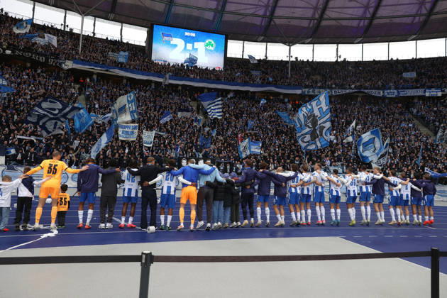 11.10.2026, xtgx, Fussball 2.Bundesliga, Hertha BSC Berlin - SpVgg Greuther Fuerth v.l. Jubel, Freude über den Sieg Fans Zuschauer Hertha BSC Trikots Schals Fahnen Emotionen Ultras Harlekinz (DFL DFB REGULATIONS PROHIBIT ANY USE OF PHOTOGRAPHS as IMAGE SEQUENCES and or QUASI-VIDEO) Berlin