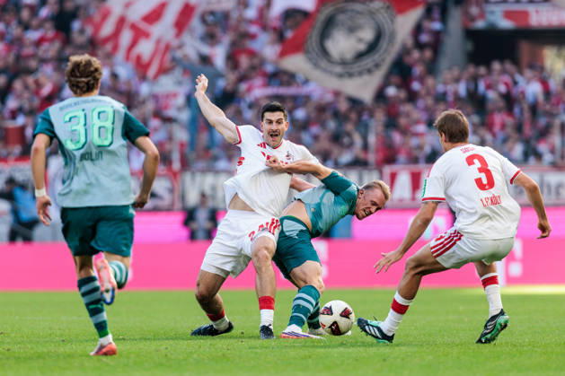 KOELN, GERMANY - OCTOBER 11: Luka Lochoshvili (1. FC Koeln, 24) and Isac Lidberg (Borussia Moenchengladbach, 3) battle for the ball during the Bundesliga match between 1. FC Koeln vs. Borussia Moenchengladbach at Rheinenergie-Stadion on matchday 5 of the 1. Bundesliga on October 11, 2026 in Koeln, Germany. DFL REGULATIONS PROHIBIT ANY USE OF PHOTOGRAPHS AS IMAGE SEQUENCES AND OR QUASI-VIDEO. North Rhine Westphalia Germany Copyright: xSteffiexWunderlx
