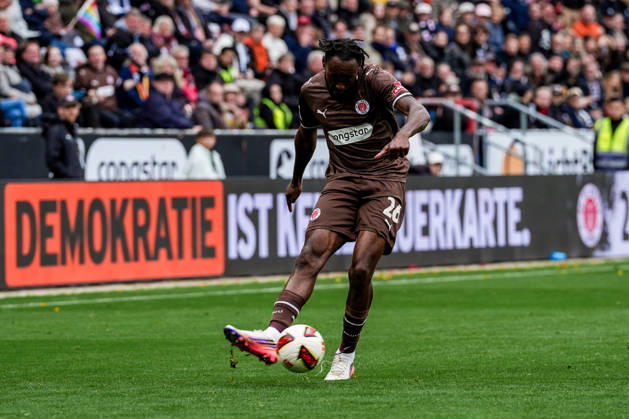 Deutschland: Fußball 2. Bundesliga 2026 27, 7. Spieltag FC St. Pauli vs Karlsruher SC Millerntor-Stadion (Hamburg St. Pauli): Ricky-Jade Jones (FC St. Pauli, 26) Copyright: xStefanxTrochax