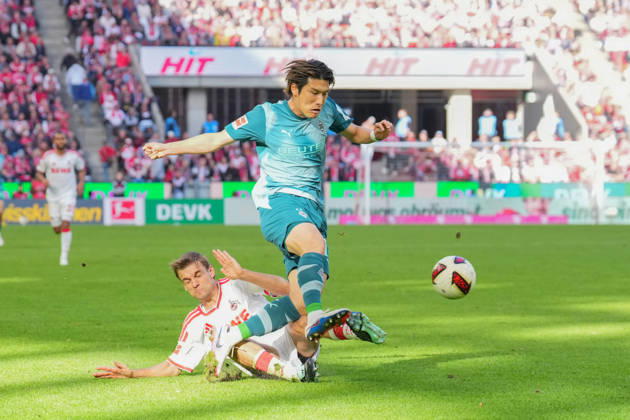 11.10.2026, xydrx, Herren, Fußball, 1.Bundesliga, 1.FC Köln - Borussia Mönchengladbach, Saison 2026 2027, RheinEnergieSTADION: Daiki Hashioka (Borussia Moenchengladbach, 14) im Zweikampf gegen Borna Sosa (1.FC Köln, 3) DFB regulations prohibit any use of photographs as image sequences and or quasi-video. Copyright: HMBxMedia YannisxDreimann
