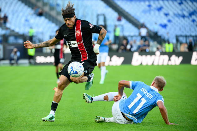 Ricardo Mangas of AC Monza and Gustav Isaksen of SS Lazio compete for the ball during the Serie A 2026 2027 football match between SS Lazio and AC Monza at Stadio Olimpico in Rome (Italy), October 11, 2026. AndreaxStaccioli