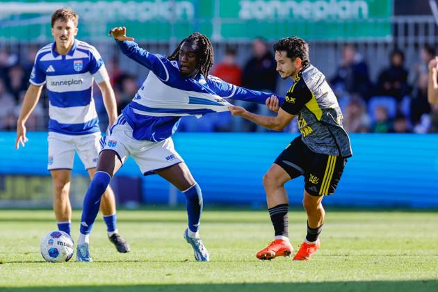 ZWOLLE , 11-10-2026 , MAC3park stadion , season 2026 2027 , Dutch Eredivisie football , match between PEC Zwolle and SC Cambuur , picture shows PEC Zwolle player Ibrahim Cissoko, SC Cambuur player Jason Ceka PEC - Cambuur  x208168308x Copyright: