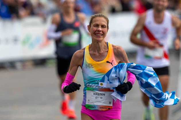 München Marathon 2026; München, 11.10.2026 Kirsten DE BAEY-RUZIN (GER) läuft in einer Zeit von 02:39:18 zum dritten Platz beim München Marathon. Sie gewinnt damit auch die Bayerische Meisterschaft im Marathon; München, 11.10.2026 Copyright: xBEAUTIFULxSPORTS Kellererx