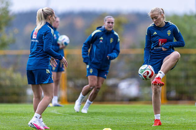 261011 Smilla Holmberg of Sweden during a training session on October 11, 2026 in Stockholm. Photo: Caisa Rasmussen BILDBYRAN COP 353 CR0079 fotboll football soccer fotball träning practice training sverige sweden dam bbeng Copyright: CAISAxRASMUSSEN BB261011CR002