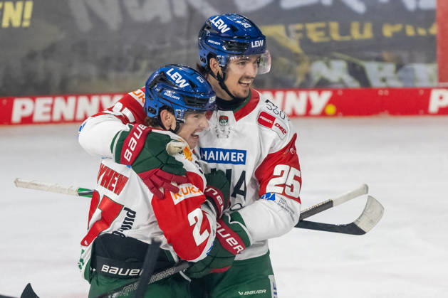 Kyle Mayhew (Augsburger Panther, 27) und Christian Hanke (Augsburger Panther, 25) bejubeln das Tor zum 2:0. Krefeld Pinguine vs. Augsburger Panther, Eishockey, Penny DEL, 08. Spieltag, Saison 2026 2027, 11.10.2026 Krefeld Pinguine vs. Augsburger Panther, Eishockey, Penny DEL, 08. Spieltag, Saison 2026 2027, 11.10.2026 Krefeld Copyright: xEibner-Pressefoto ThomasxHaeslerx EP_THR