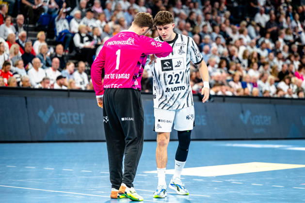11.10.2026, xdobgx, Handball Opel HBL, THW Kiel - Handball Club Hamburg v.l. Gonzalo PÃ rez de Vargas (Kiel, 1), Rasmus Ankermann (Kiel, 22) im Gespräch, in conversation Kiel