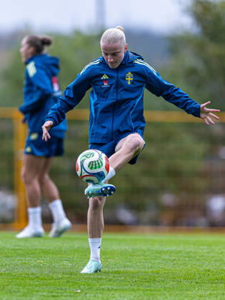 261011 Anna Sandberg of Sweden during a training session on October 11, 2026 in Stockholm. Photo: Caisa Rasmussen BILDBYRAN COP 353 CR0079 fotboll football soccer fotball träning practice training sverige sweden dam bbeng Copyright: CAISAxRASMUSSEN BB261011CR003