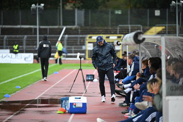 11.10.2026, GER, Fussball, Regionalliga Nord, 13.Spieltag, Saison 2026 2027, Oldenburg, Marschwegstadion, VfB Oldenburg vs BSV Kickers Emden Björn LINDEMANN ( BSV Kickers Emden Trainer ) Oldenburg Marschwegstadion Niedersachsen Deutschland Copyright: xnordphotoxGmbHx xRojahnx