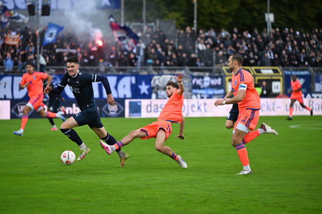 11.10.2026, GER, Fussball, Regionalliga Nord, 13.Spieltag, Saison 2026 2027, Oldenburg, Marschwegstadion, VfB Oldenburg vs BSV Kickers Emden Mats FACKLAM( VfB Oldenburg 29 ) Bogdan SHUBIN ( BSV Kickers Emden 8 ) Oldenburg Marschwegstadion Niedersachsen Deutschland Copyright: xnordphotoxGmbHx xRojahnx