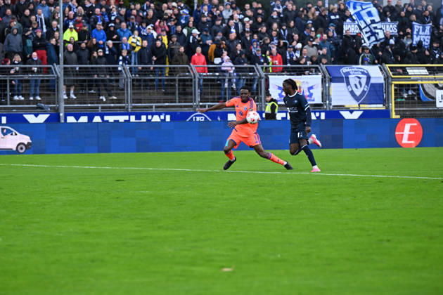 11.10.2026, GER, Fussball, Regionalliga Nord, 13.Spieltag, Saison 2026 2027, Oldenburg, Marschwegstadion, VfB Oldenburg vs BSV Kickers Emden Ayukayoh MENGOT ( BSV Kickers EMDEN 7 ) Glory KIVETA-NDONGALASIYA( VfB Oldenburg 18 ) Oldenburg Marschwegstadion Niedersachsen Deutschland Copyright: xnordphotoxGmbHx xRojahnx