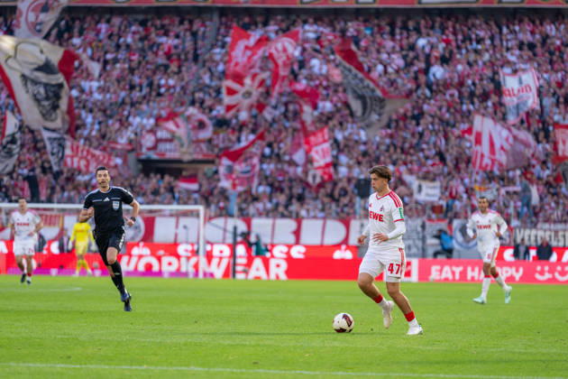 Mikey Moore (1.FC Koeln, 47) laeuft mit dem Ball 1.FC Köln vs. Borussia Moenchengladbach, Fussball, Bundesliga, 5.Spieltag, Saison 2026 27, 12.10.2026, DFL REGULATIONS PROHIBIT ANY USE OF PHOTOGRAPHS AS IMAGE SEQUENCES AND OR QUASI-VIDEO, 1.FC Köln vs. Borussia Moenchengladbach, Fussball, Bundesliga, 5.Spieltag, Saison 2026 27, 12.10.2026 Köln Copyright: xEibner-Pressefoto LukasxBaldygax EP_LBA