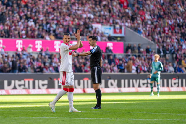 Said El Mala (1.FC Koeln, 10) klatscht beifall fuer einen Passm, Florian Badstuebner (Schiedsrichter) 1.FC Köln vs. Borussia Moenchengladbach, Fussball, Bundesliga, 5.Spieltag, Saison 2026 27, 12.10.2026, DFL REGULATIONS PROHIBIT ANY USE OF PHOTOGRAPHS AS IMAGE SEQUENCES AND OR QUASI-VIDEO, 1.FC Köln vs. Borussia Moenchengladbach, Fussball, Bundesliga, 5.Spieltag, Saison 2026 27, 12.10.2026 Köln Copyright: xEibner-Pressefoto LukasxBaldygax EP_LBA
