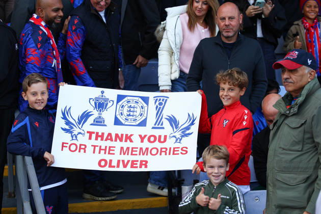 Premier League: Crystal Palace v Nottingham Forest LONDON, UK - 11th Oct 2026: Young Crystal Palace fans display a banner thanking Nottingham Forest Head Coach Oliver Glasner for his time with them ahead of the Premier League match between Crystal Palace FC and Nottingham Forest FC at Selhurst Park London Selhurst Park England United Kingdom Copyright: xCraigxMercerx xPeakxActionxPhotosx