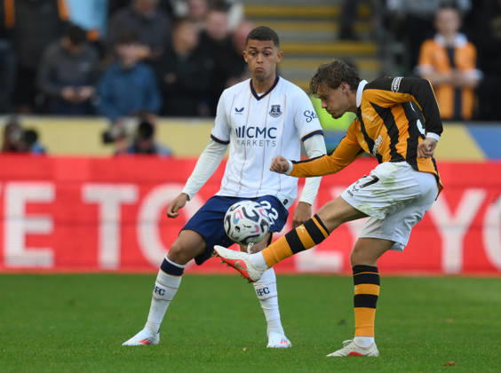 Hull City v Everton Premier League Hull City s Regan Slater and Everton™s Brennan Johnson during the Premier League match at the MKM Stadium, Hull 11 10 2026 UK Newspapers OUT Copyright: xDanielxHamburyx FIL-24042-0037