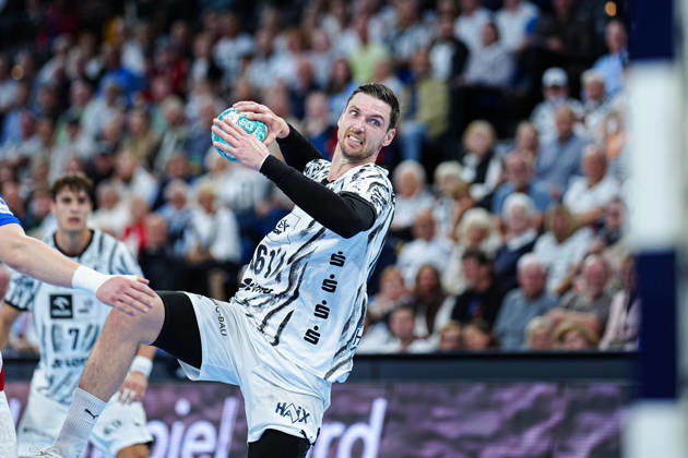 Wurf Tor Hendrik Pekeler (THW Kiel, 61) GER, THW Kiel vs. Handball Club Hamburg, Handball, 1. Bundesliga, Spieltag 8, Saison 2026 2027, 11.10.2026 GER, THW Kiel vs. Handball Club Hamburg, Handball, 1. Bundesliga, Spieltag 8, Saison 2026 2027, 11.10.2026 Kiel Copyright: xEibner-Pressefoto MarcelxvonxFehrnx EP_MFN