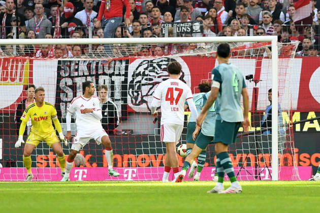 Joe Scally (Borussia Moenchengladbach) Tor zum 1:1 waehrend des Spiels der 1. Bundesliga zwischen 1. FC Koeln und Borussia Moenchengladbach, RheinEnergieStadion am 11. October 2026 in Koeln, Deutschland. (Foto von Ralf Treese DeFodi Images) +++ Joe Scally (Borussia Moenchengladbach) scores his team™s first goal during the Bundesliga match between 1. FC Koeln and Borussia Moenchengladbach at RheinEnergieStadion on October 11, 2026 in Cologne, Germany. (Photo by Ralf Treese DeFodi Images) DFB DFL REGULATIONS PROHIBIT ANY USE OF PHOTOGRAPHS AS IMAGE SEQUENCES AND OR QUASI-VIDEO. (Photo by Ralf Treese DeFodi Images) -