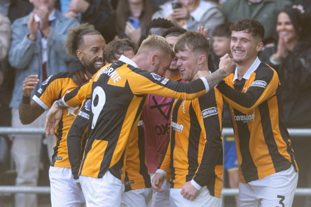 Hull City v Everton Premier League Joe Gelhardt of Hull City (second from right) is mobbed by team mates after scoring his sides first goal during the Premier League match between Hull City and Everton at the MKM Stadium, Hull. 11 10 2026 UK Newspapers OUT Copyright: xMattxWilkinsonx FIL-24041-0120