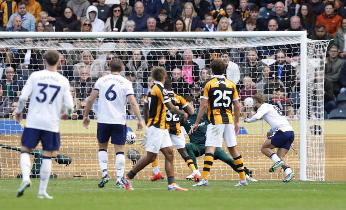 Kingston upon Hull, England, 11th October 2026. Kiernan Dewsbury-Hall of Everton (r) scores to equalise (1-1) during the Hull City vs Everton Premier League match at the MKM Stadium, Kingston upon Hull. Picture credit should read: Cody Froggatt Sportimage EDITORIAL USE ONLY. No use with unauthorised audio, video, data, fixture lists, club league logos or live services. Online in-match use limited to 120 images, no video emulation. No use in betting, games or single club league player publications. SPI_042_CF_HULL_CITY_EVERTON SPI-5062-0043