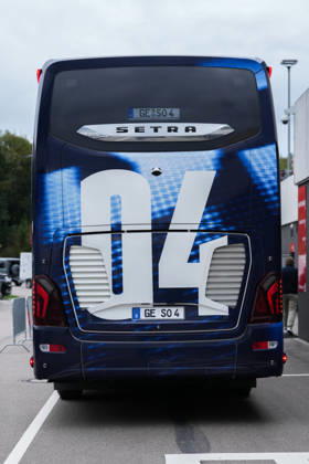 1. Bundesliga: SC Freiburg vs FC Schalke 04, 11.10.2026 FC Schalke 04 Bus vor dem Europa-Park Stadion 1. Bundesliga: SC Freiburg vs FC Schalke 04, Europa-Park-Stadion, 11.10.2026 DFB DFL REGULATIONS PROHIBIT ANY USE OF PHOTOGRAPHS AS IMAGE SEQUENCES AND OR QUASI-VIDEO. Copyright: xBEAUTIFULxSPORTS Boscox