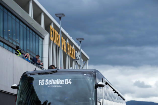 1. Bundesliga: SC Freiburg vs FC Schalke 04, 11.10.2026 FC Schalke 04 Bus vor dem Europa-Park Stadion 1. Bundesliga: SC Freiburg vs FC Schalke 04, Europa-Park-Stadion, 11.10.2026 DFB DFL REGULATIONS PROHIBIT ANY USE OF PHOTOGRAPHS AS IMAGE SEQUENCES AND OR QUASI-VIDEO. Copyright: xBEAUTIFULxSPORTS Boscox