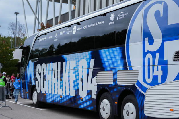 1. Bundesliga: SC Freiburg vs FC Schalke 04, 11.10.2026 FC Schalke 04 Bus vor dem Europa-Park Stadion 1. Bundesliga: SC Freiburg vs FC Schalke 04, Europa-Park-Stadion, 11.10.2026 DFB DFL REGULATIONS PROHIBIT ANY USE OF PHOTOGRAPHS AS IMAGE SEQUENCES AND OR QUASI-VIDEO. Copyright: xBEAUTIFULxSPORTS Boscox